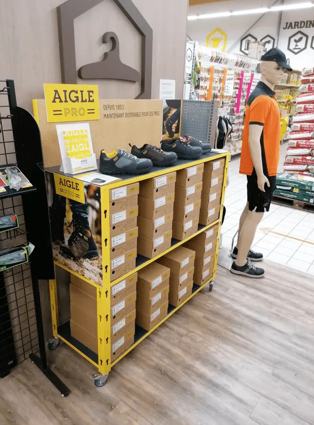 Meuble de présentation et stockage en métal